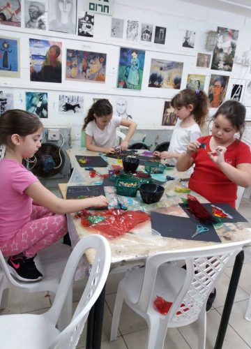 יצירות אומנות – בהנחיית שרון מוספי