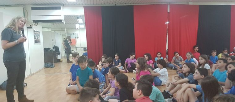 מארחים את הסופרת נאוה מקמל עתיר