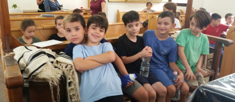 שכבה ב’ מבקרת בבית הכנסת – נעם לוי, ב’1