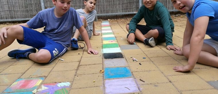 מציירים בגירים – בהנחיית עינת יערי