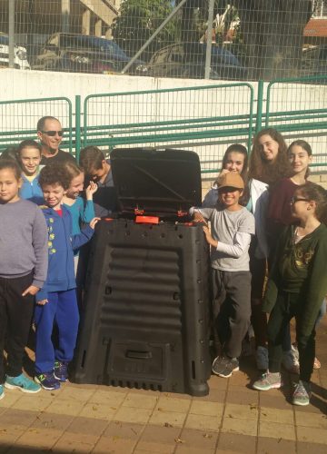 מיחזור בבית הספר – אלה יעקבלביץ’, ד’1 – בהנחיית עמיר עברון