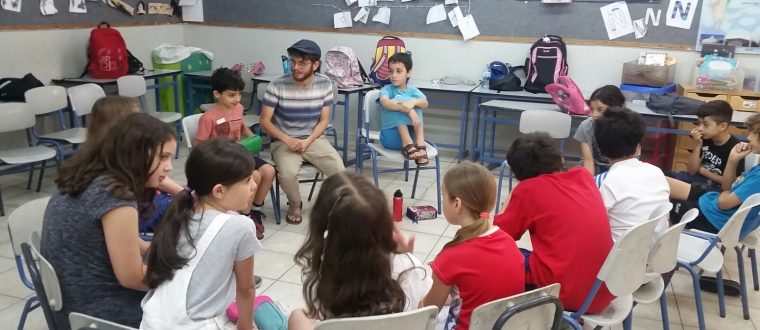 פעילות בינ”ה לחג השבועות – איתי כרם ועלמה שוורץ, ג’1