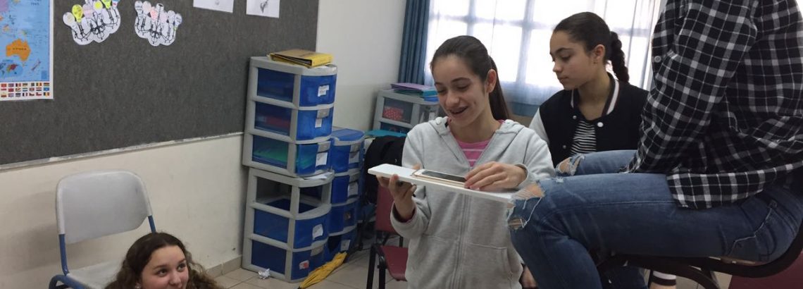 סטופמושאן בלימודי תקשורת – רוני שם-טוב, ח’1