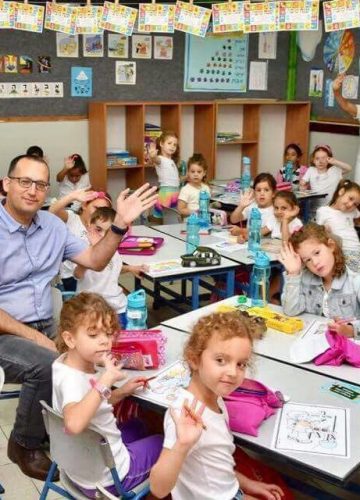 היום הראשון ללימודים – הראל היכל ויואב ספורטא, ו’