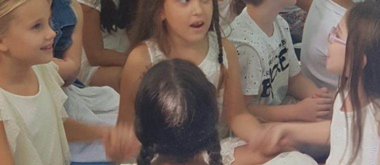 קבלת ספר תורה וביקור בבית הכנסת