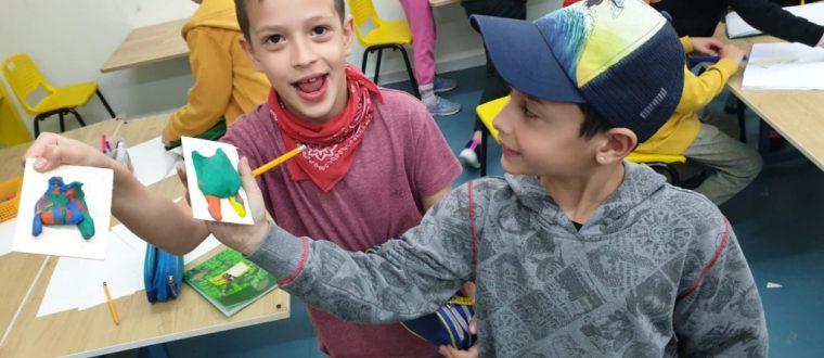שיעור מדעים בכיתה ב בהנחיית שני –  אוריה פיגלס, ב’1