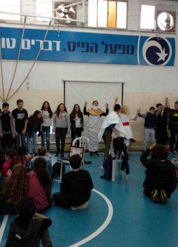 שיעורי ספרות אצל מיכל רוזנברג – איילה חקק, ח’1