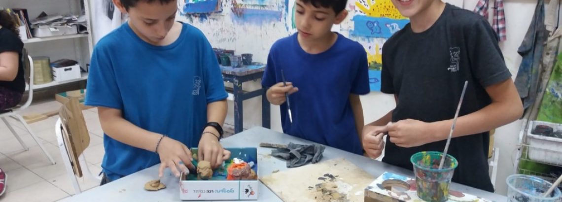 עבודה משותפת בשיעורי אומנות – איתמר מדמוני, איתמר אברמוביץ, אילאי אוסקר ונדב אלימלך