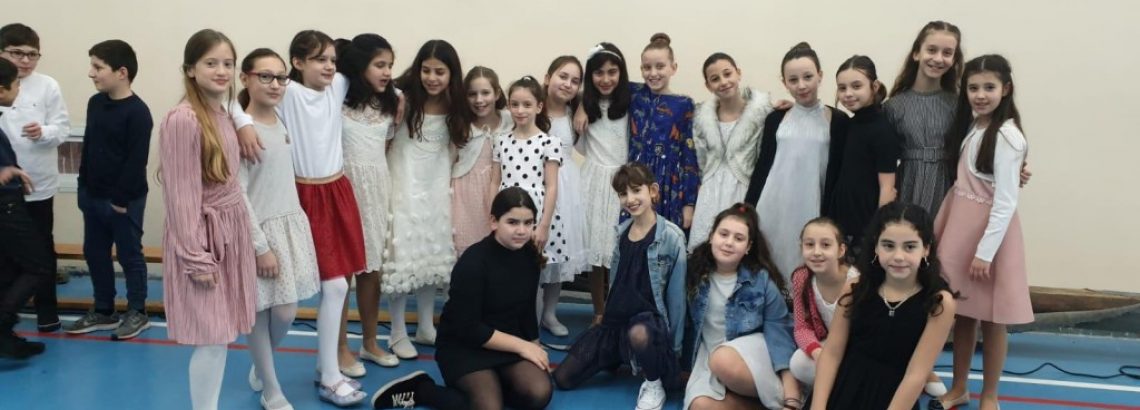 כיתות רוקדות הנשף – רוני בן חורין ה’2, אלה בר ה’1