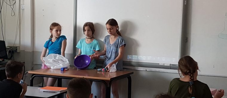 ניסויים מדעיים בכיתה ד’2