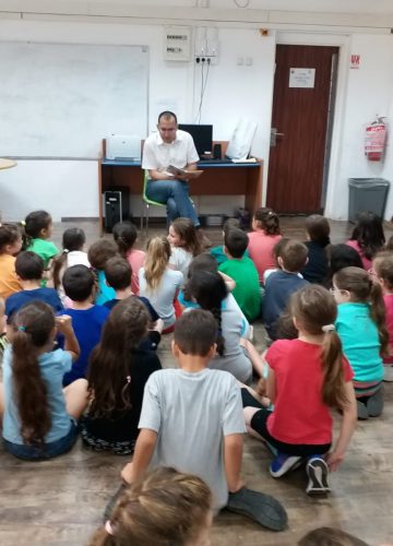 ביקור ראש העיר בספריית בית הספר – נופר שושני, א’1